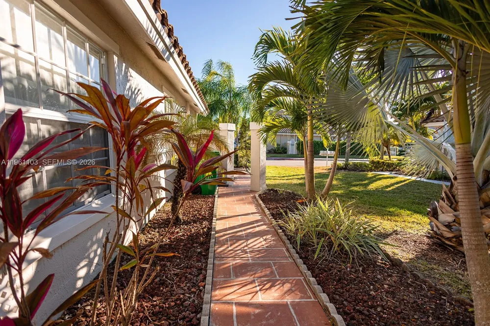 11831 NW 57th St Coral Springs, FL 33076