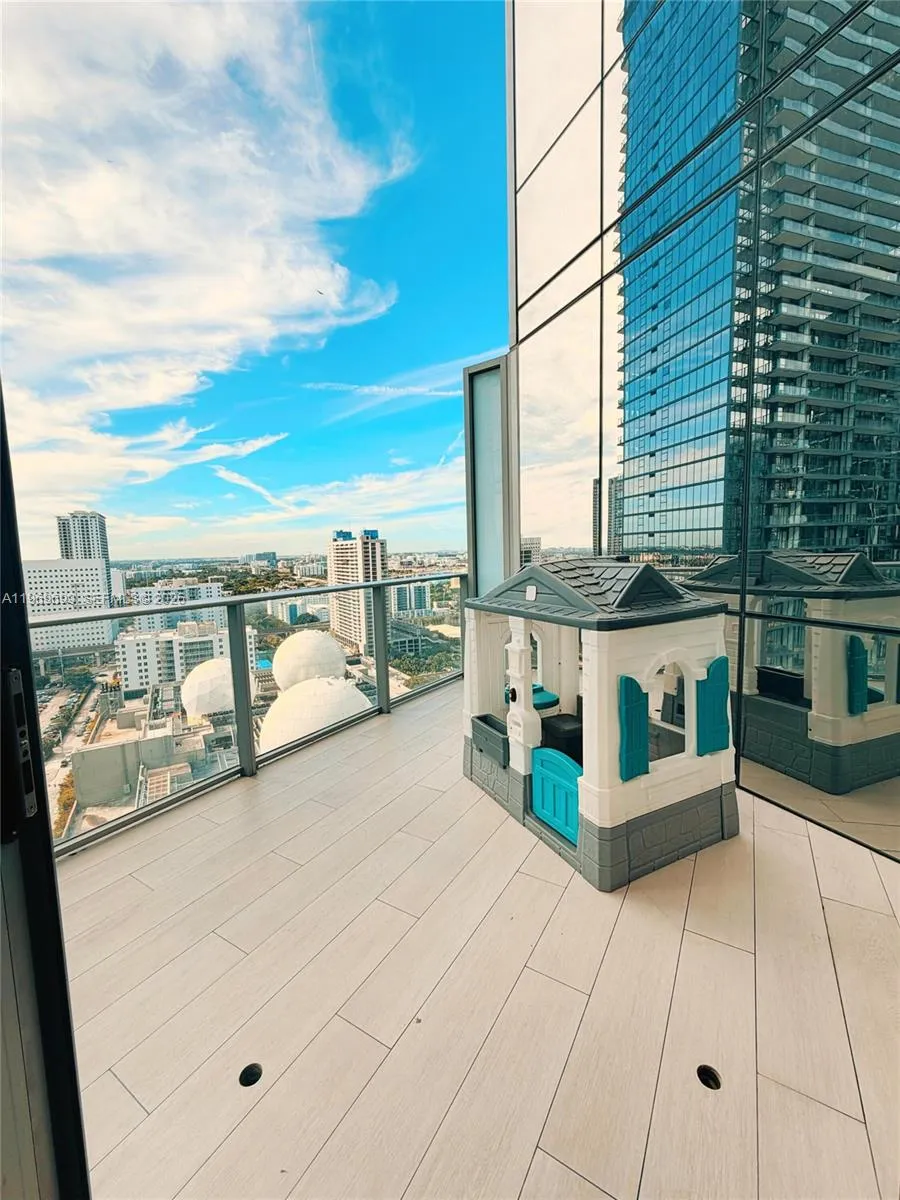851 NE 1st Ave #2212 Miami, FL 33132