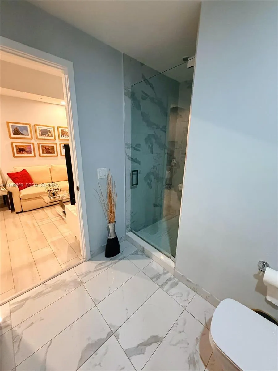 851 NE 1st Ave #2212 Miami, FL 33132