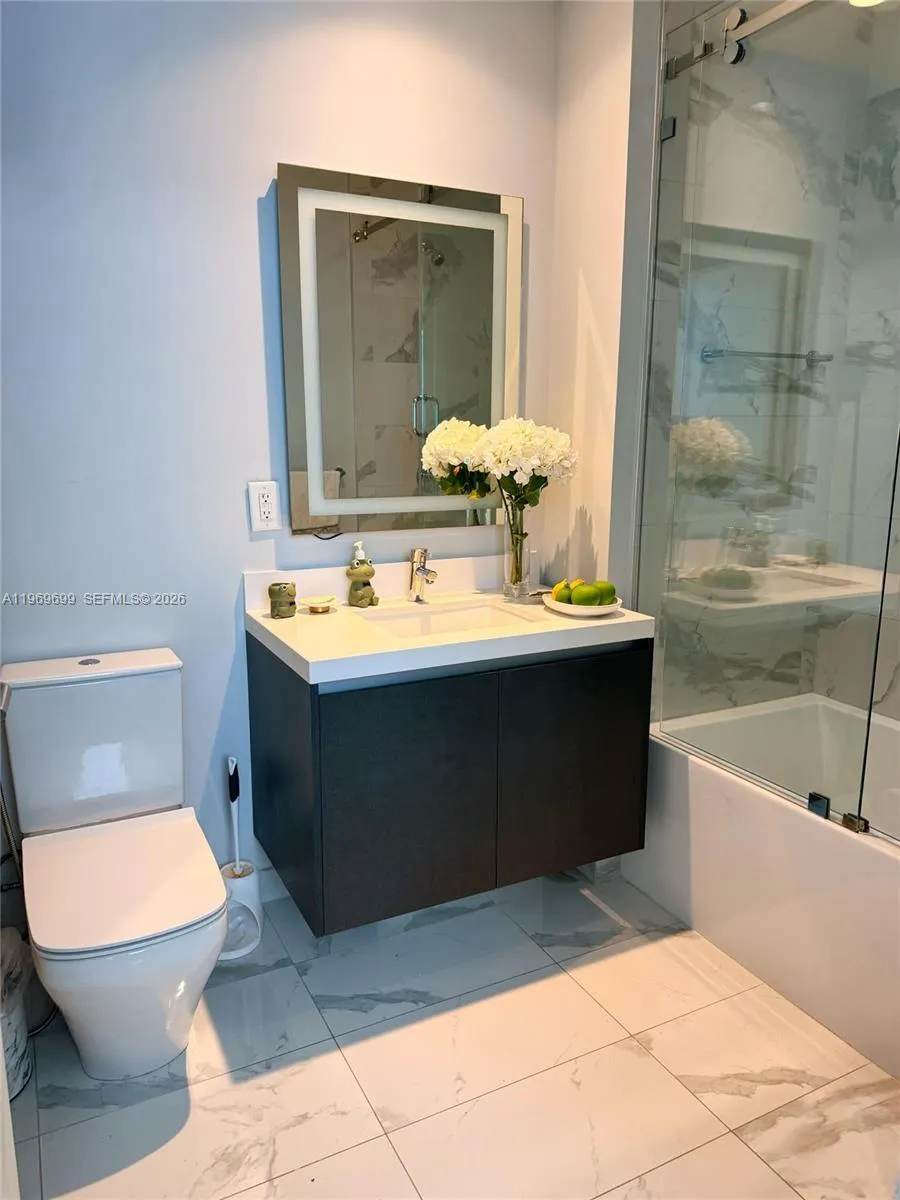 851 NE 1st Ave #2212 Miami, FL 33132