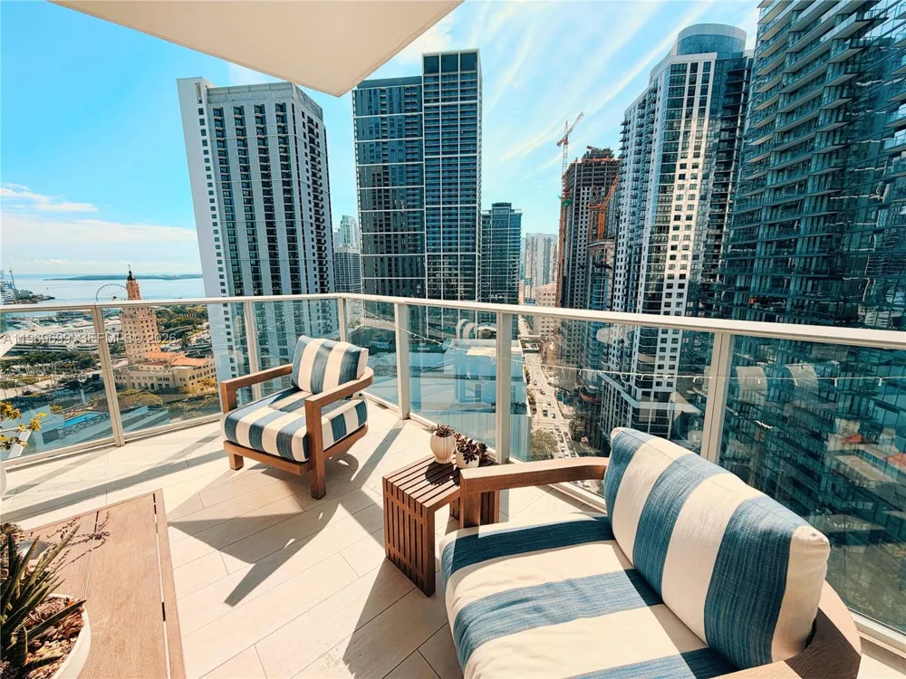 851 NE 1st Ave #2212 Miami, FL 33132