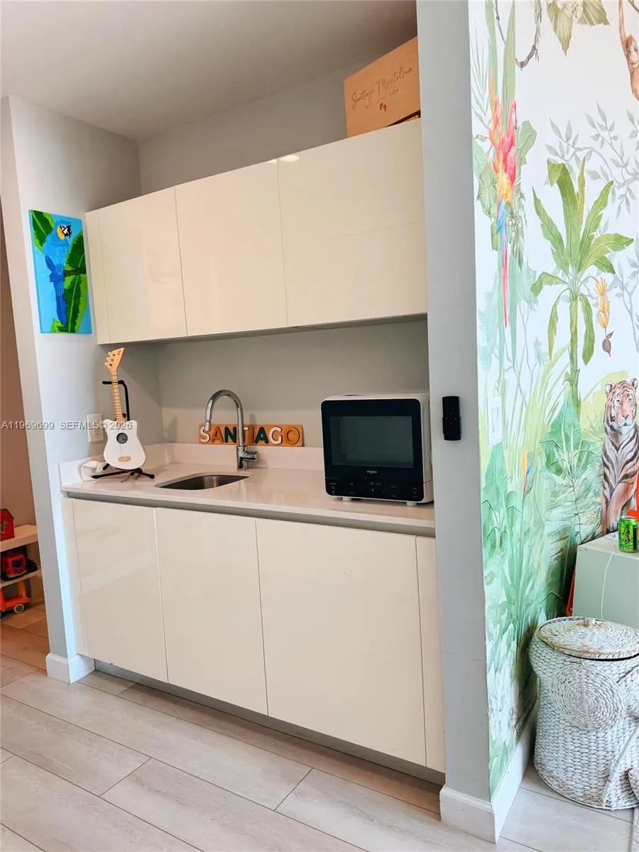851 NE 1st Ave #2212 Miami, FL 33132
