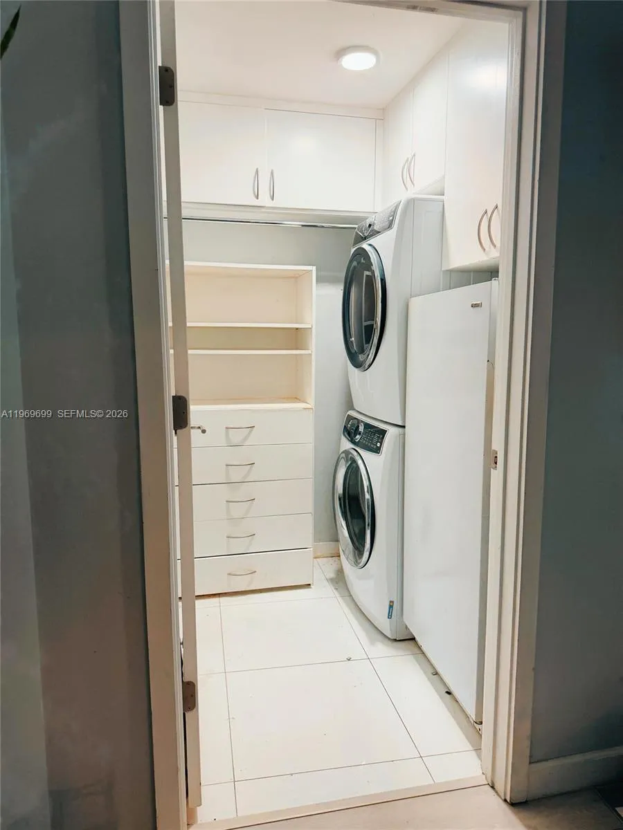 851 NE 1st Ave #2212 Miami, FL 33132