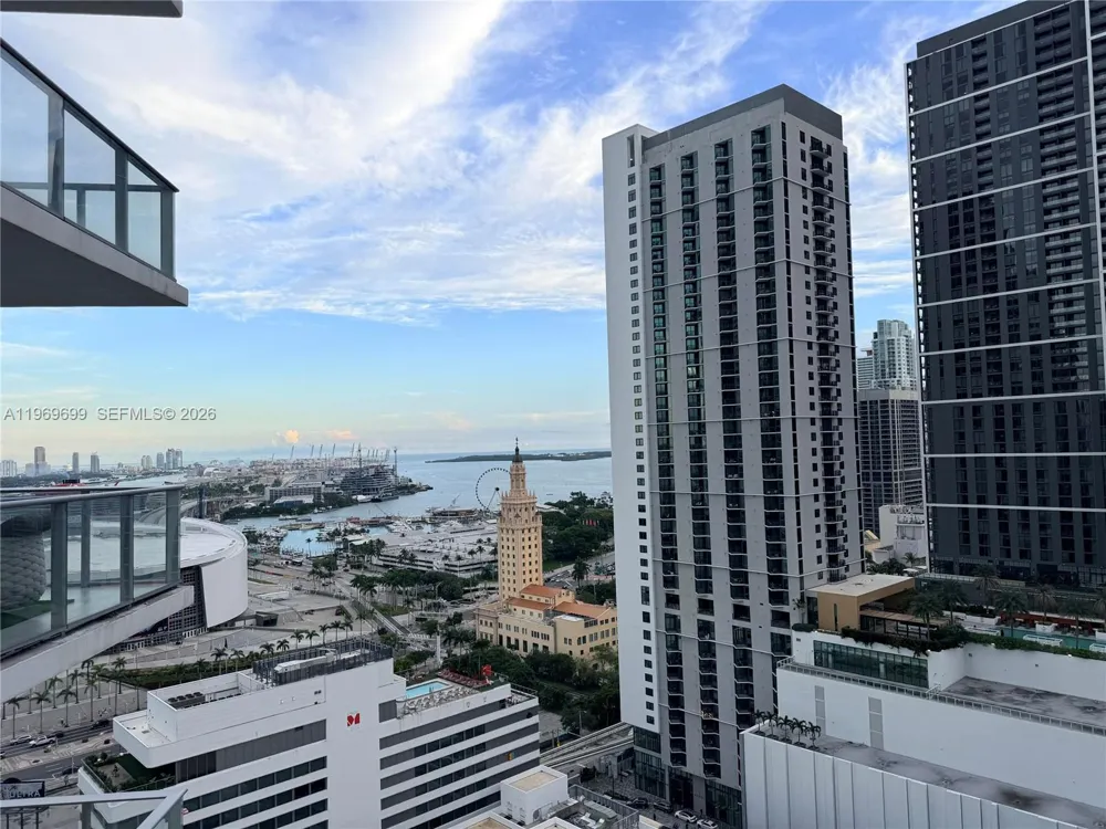 851 NE 1st Ave #2212 Miami, FL 33132