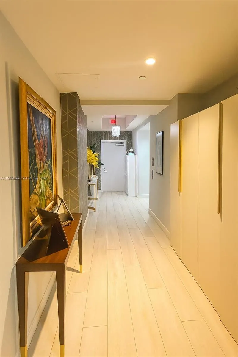 851 NE 1st Ave #2212 Miami, FL 33132