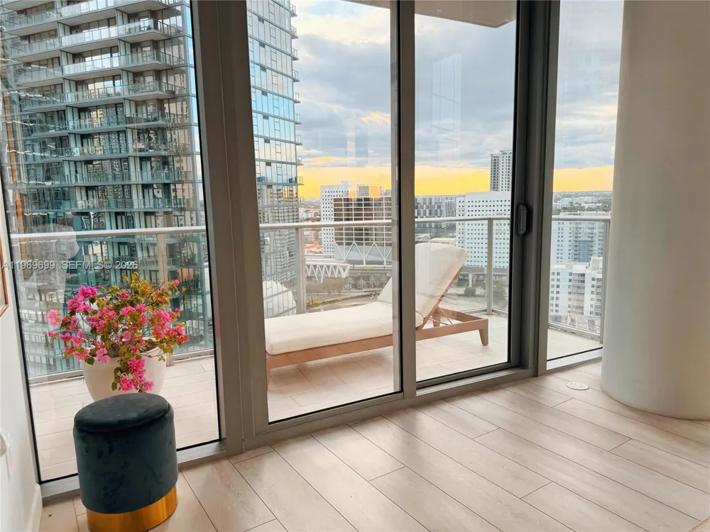 851 NE 1st Ave #2212 Miami, FL 33132