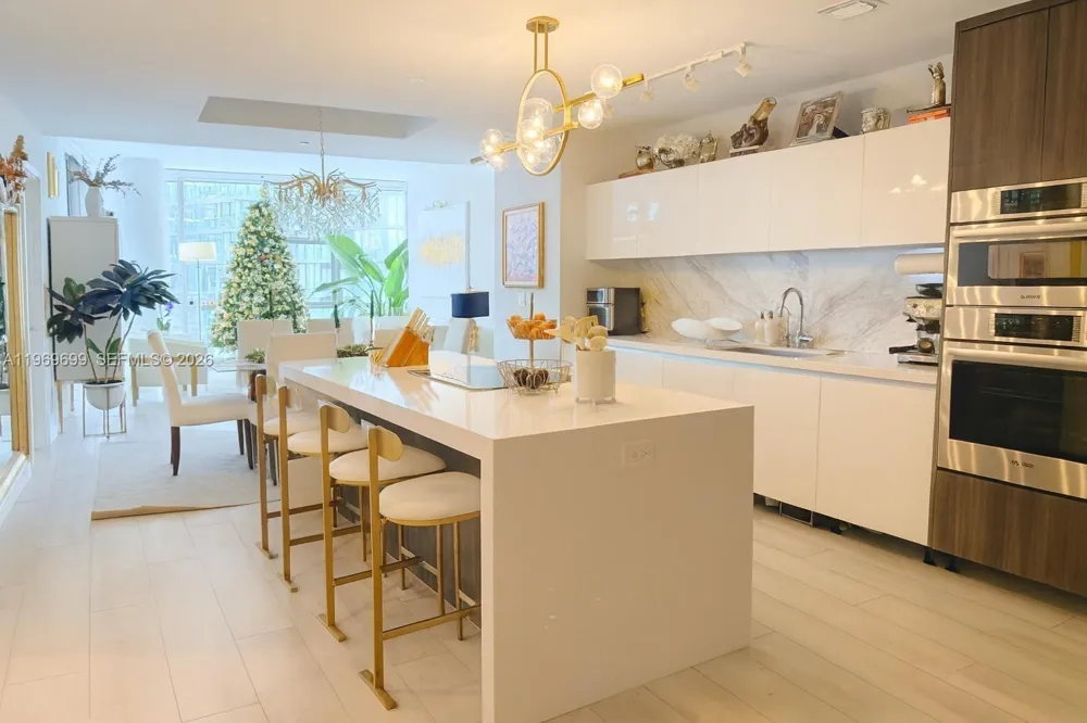 851 NE 1st Ave #2212 Miami, FL 33132