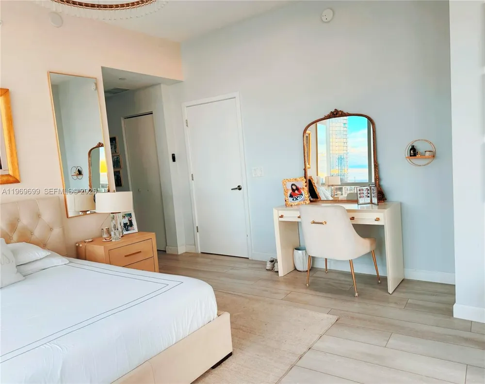851 NE 1st Ave #2212 Miami, FL 33132