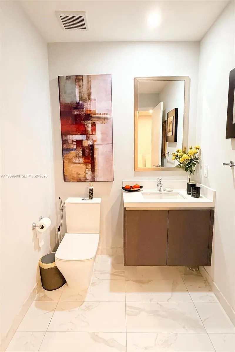 851 NE 1st Ave #2212 Miami, FL 33132