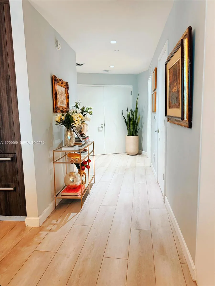 851 NE 1st Ave #2212 Miami, FL 33132