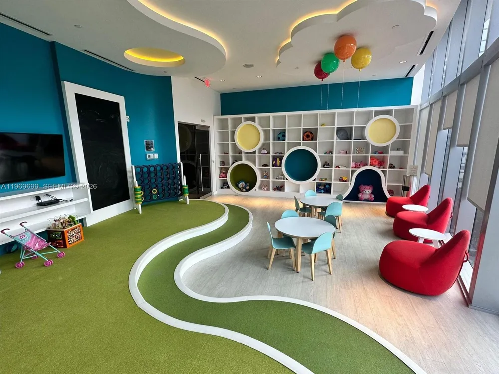 851 NE 1st Ave #2212 Miami, FL 33132