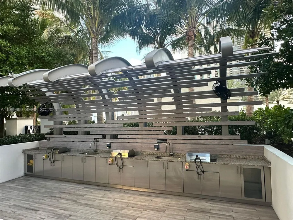 851 NE 1st Ave #2212 Miami, FL 33132