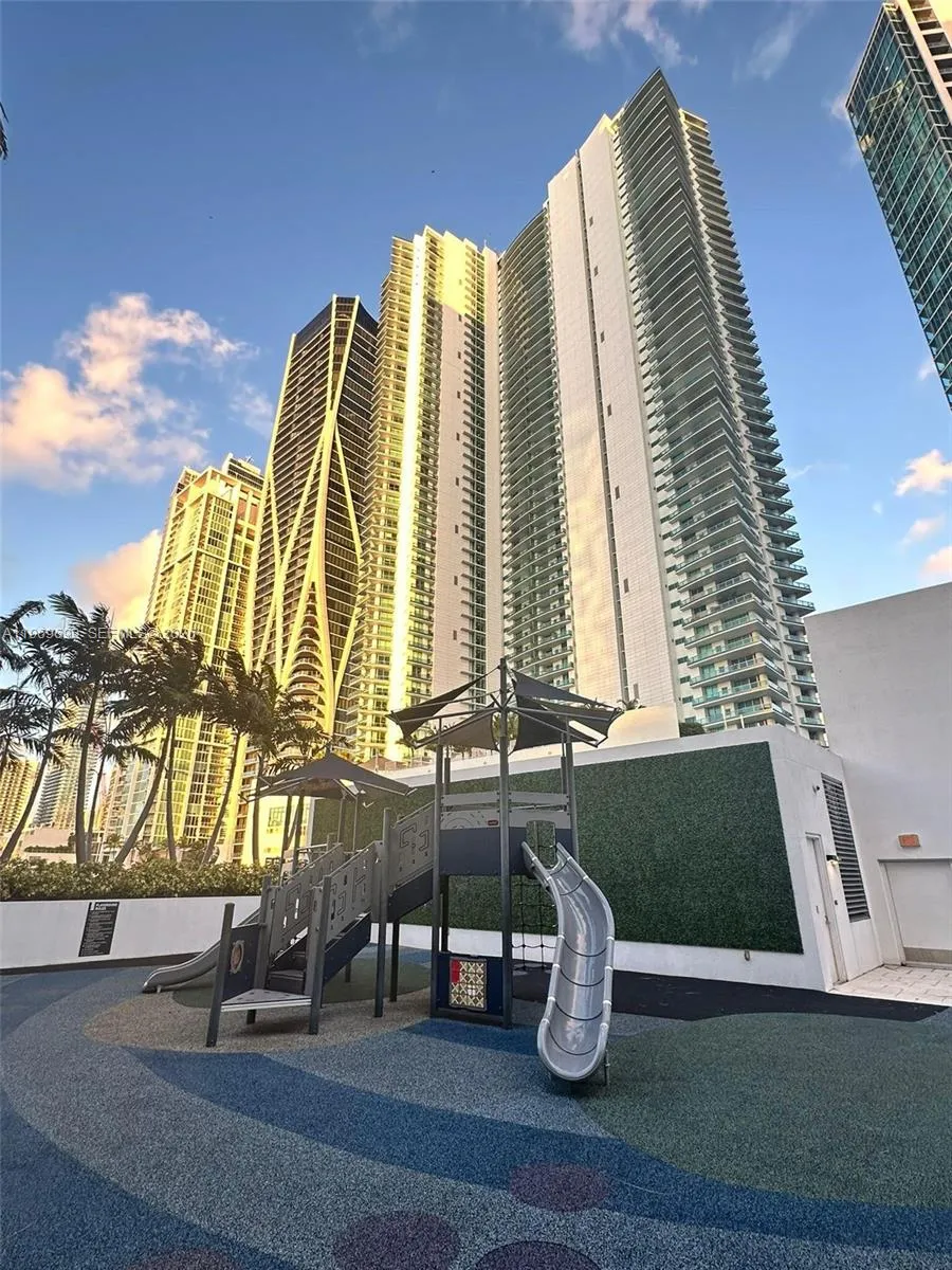 851 NE 1st Ave #2212 Miami, FL 33132
