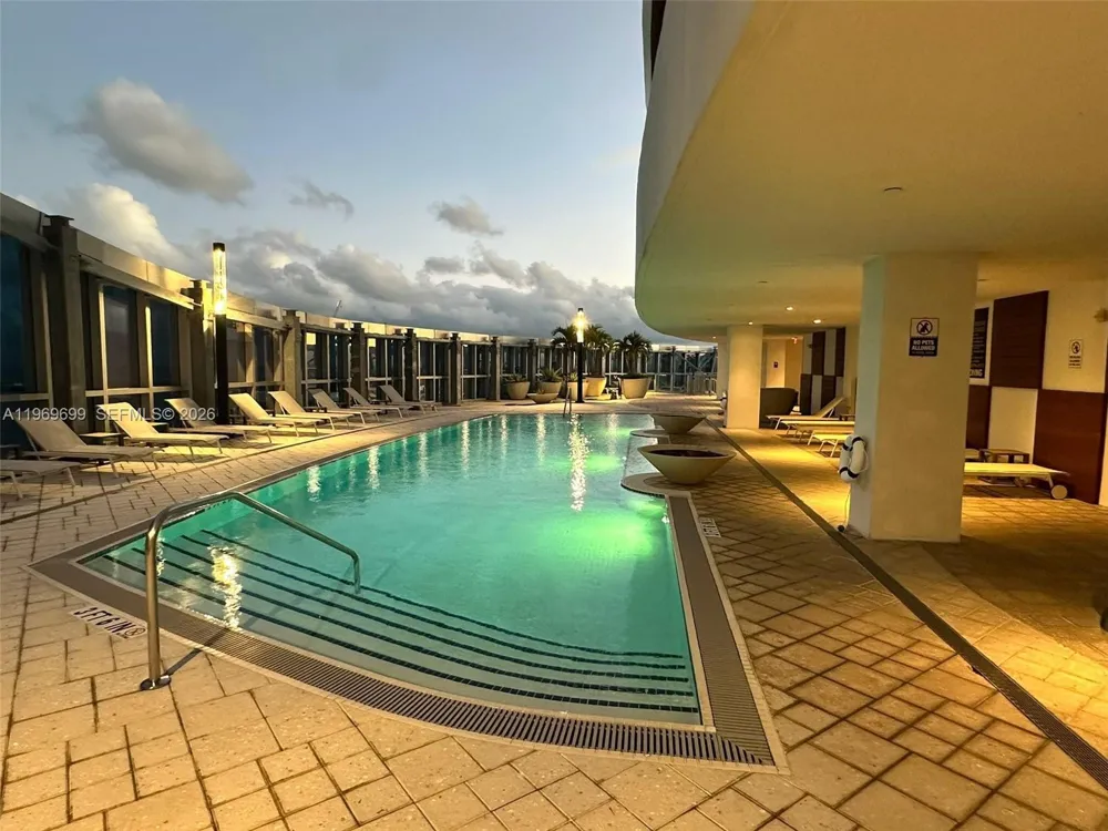 851 NE 1st Ave #2212 Miami, FL 33132