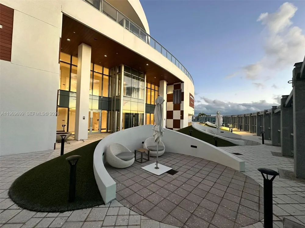 851 NE 1st Ave #2212 Miami, FL 33132