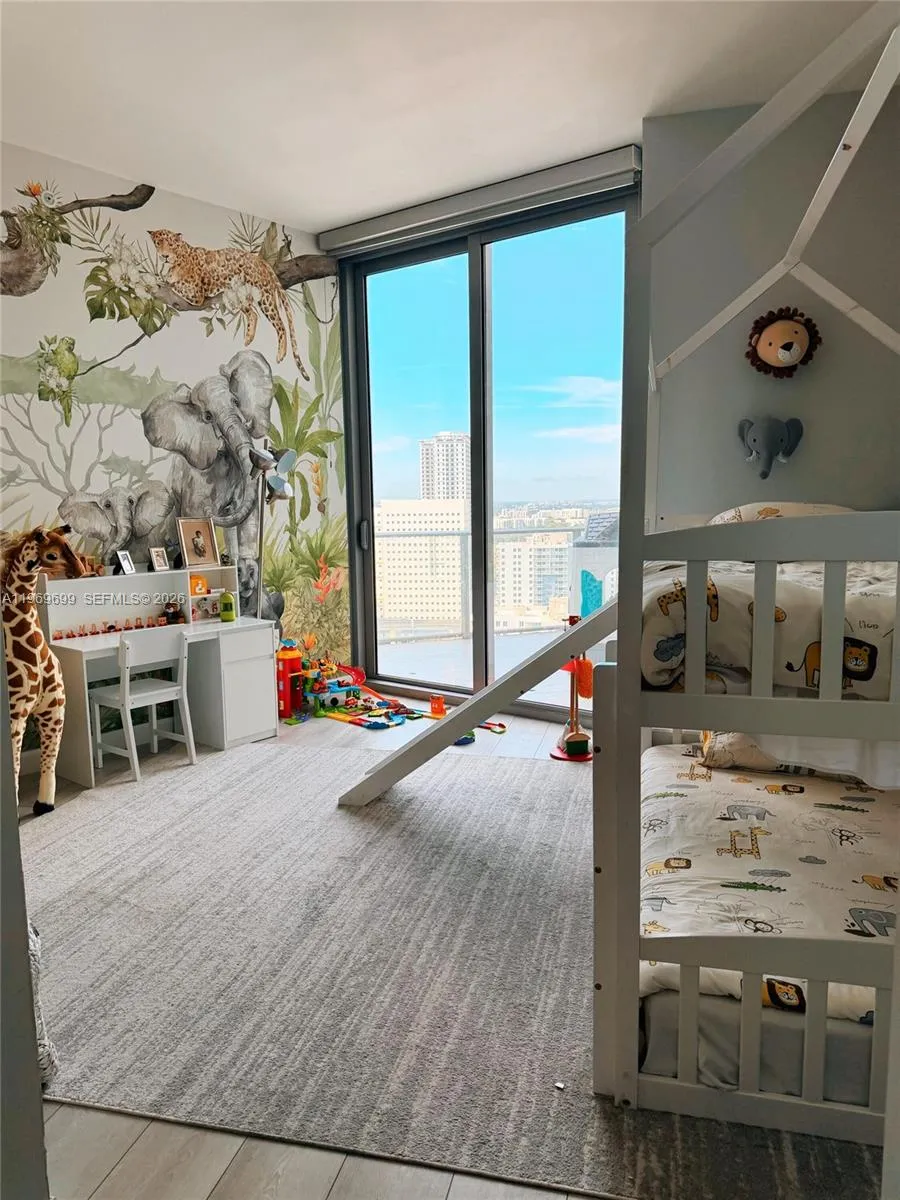 851 NE 1st Ave #2212 Miami, FL 33132