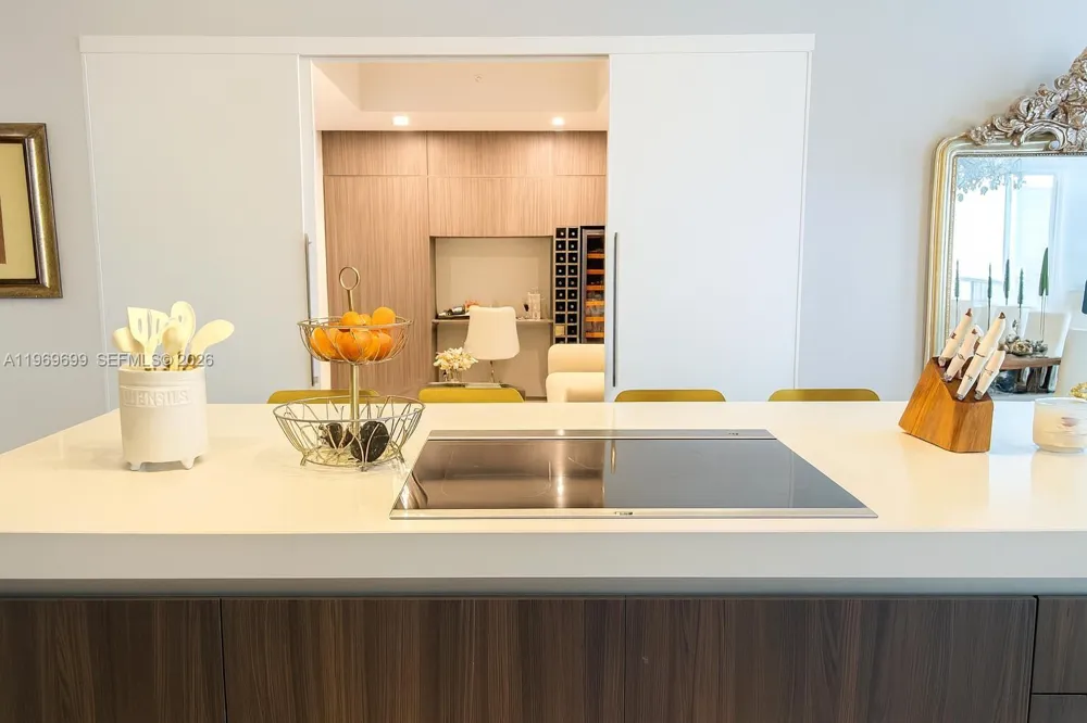 851 NE 1st Ave #2212 Miami, FL 33132