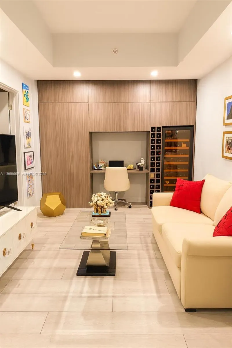 851 NE 1st Ave #2212 Miami, FL 33132
