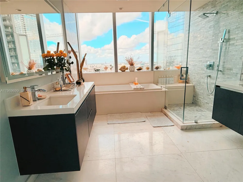 851 NE 1st Ave #2212 Miami, FL 33132