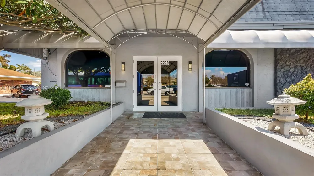 2220 University Dr Sunrise, FL 33322