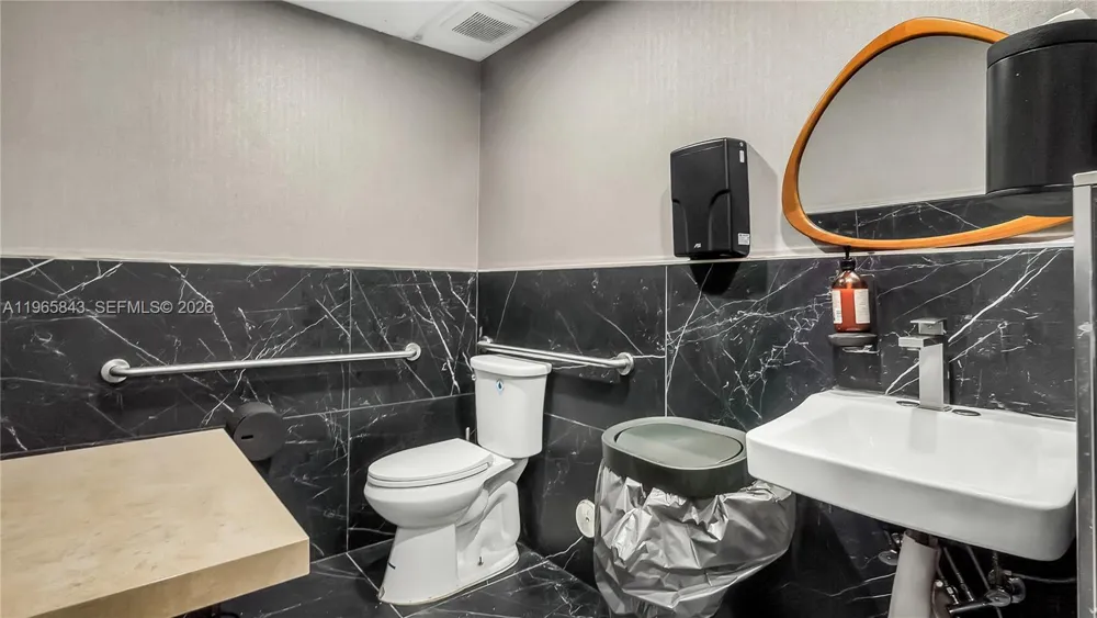 2220 University Dr Sunrise, FL 33322
