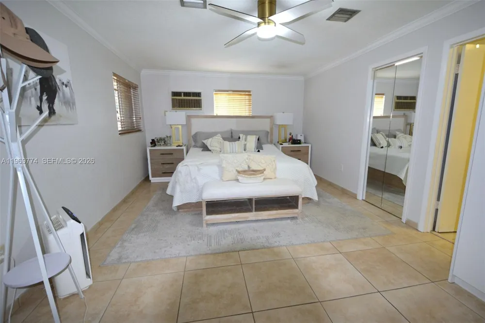890 E 38th St Hialeah, FL 33013