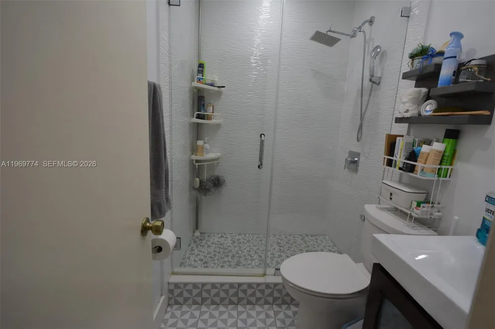 890 E 38th St Hialeah, FL 33013