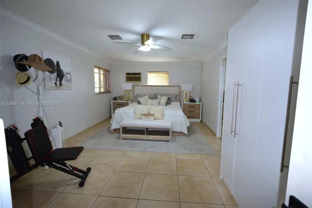 890 E 38th St Hialeah, FL 33013