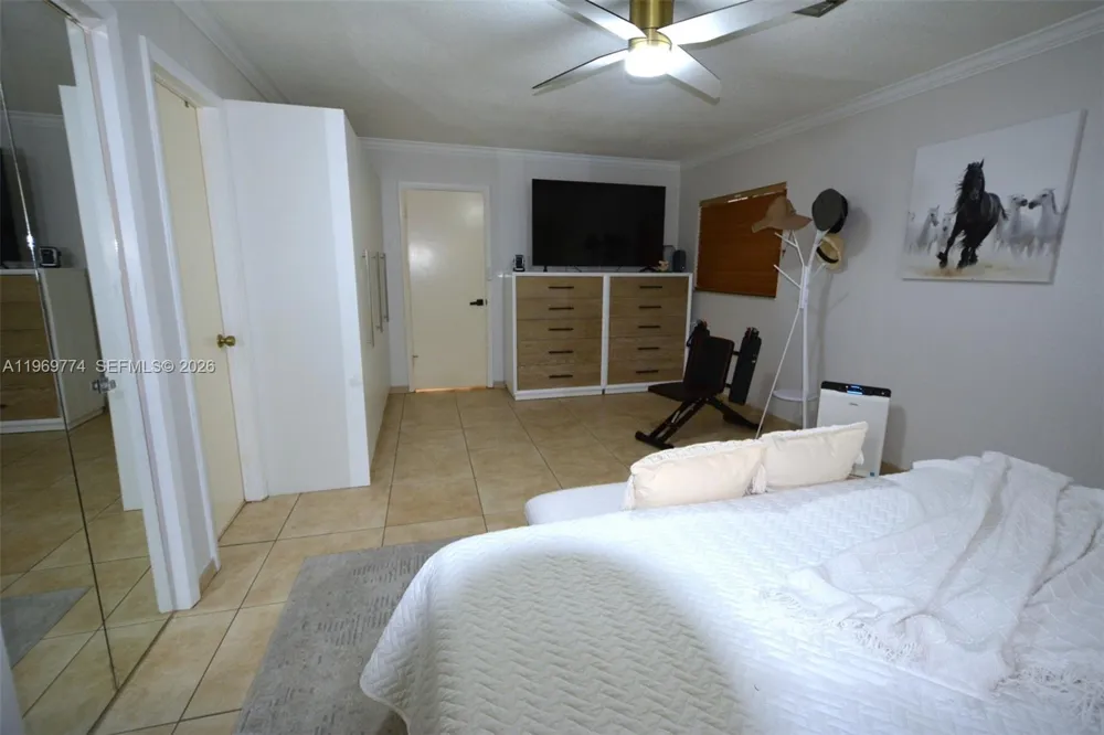 890 E 38th St Hialeah, FL 33013