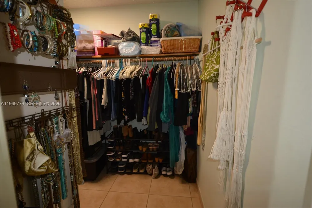 890 E 38th St Hialeah, FL 33013