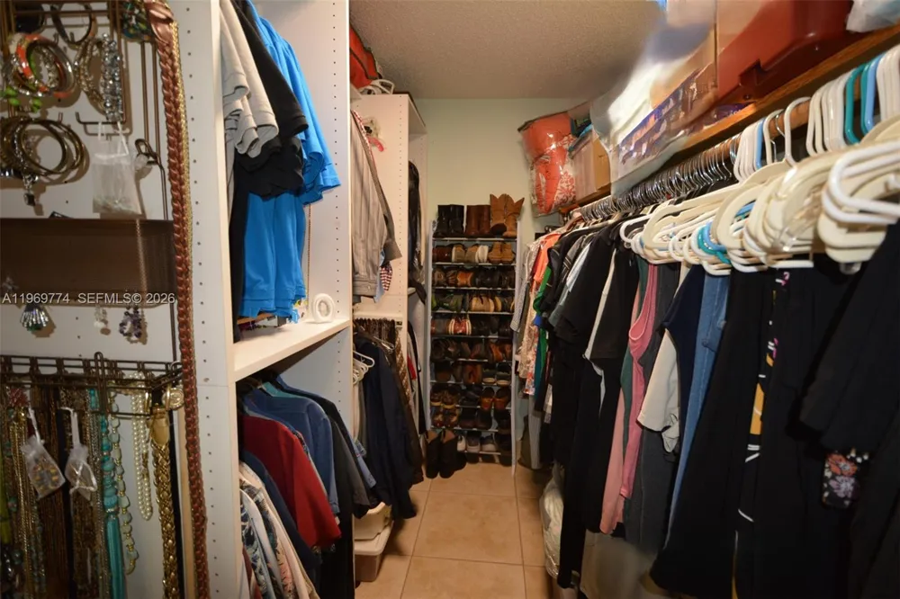 890 E 38th St Hialeah, FL 33013