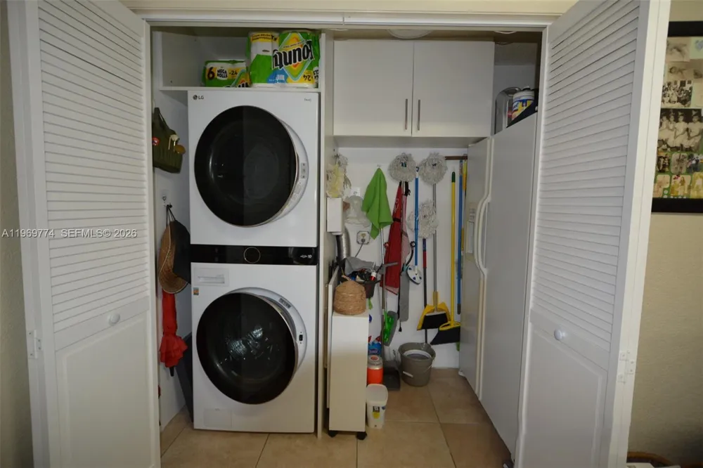 890 E 38th St Hialeah, FL 33013