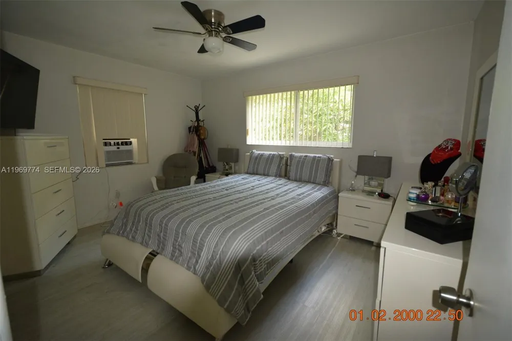 890 E 38th St Hialeah, FL 33013