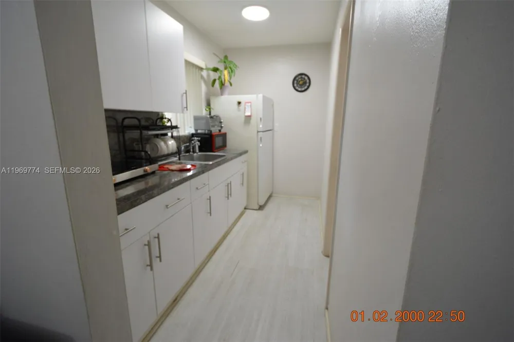 890 E 38th St Hialeah, FL 33013