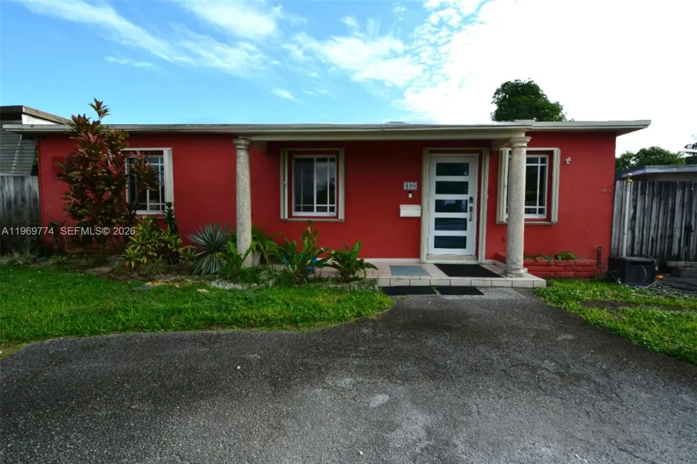 890 E 38th St Hialeah, FL 33013