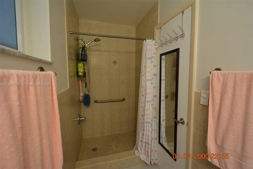 890 E 38th St Hialeah, FL 33013
