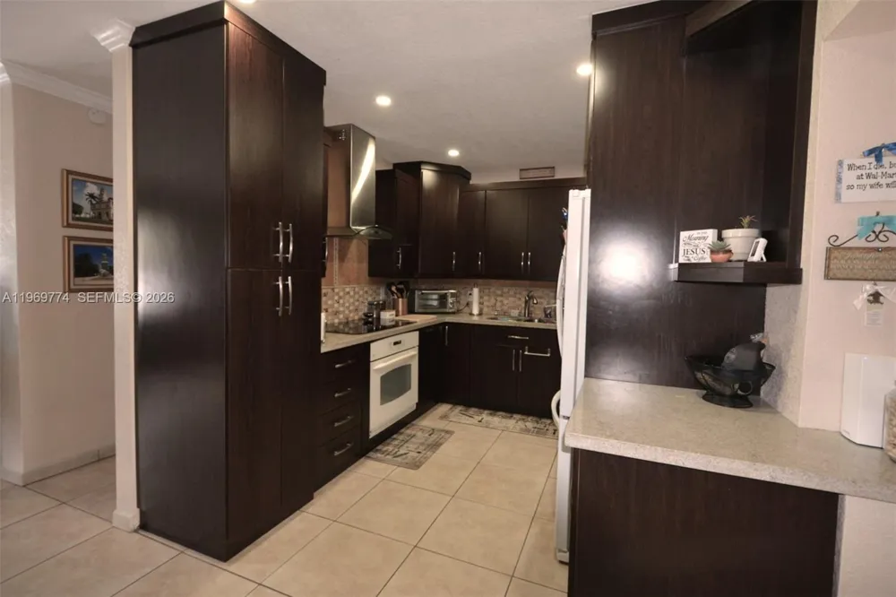 890 E 38th St Hialeah, FL 33013