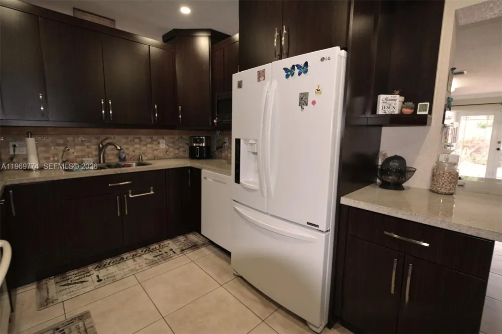 890 E 38th St Hialeah, FL 33013