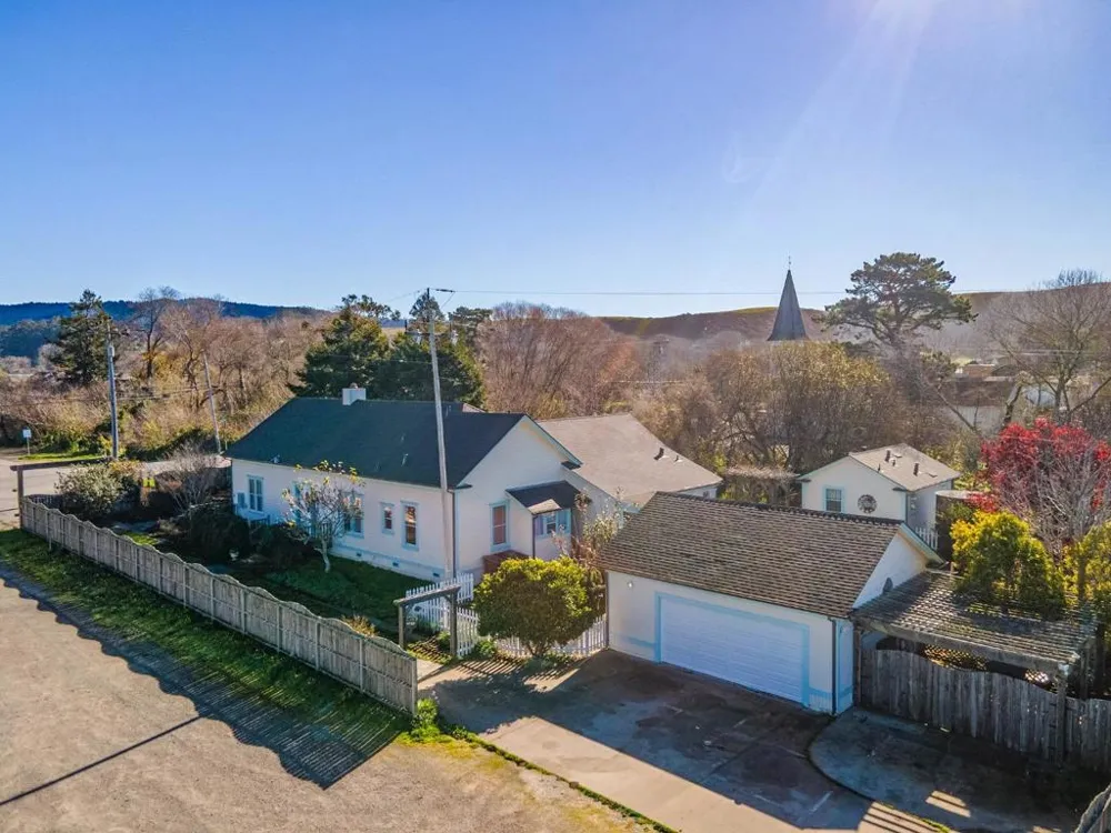 393 Stage Road Pescadero, CA 94060