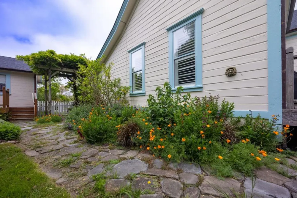 393 Stage Road Pescadero, CA 94060
