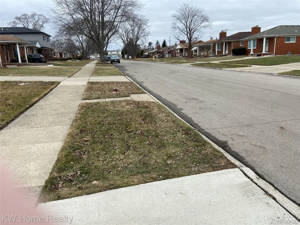 18100 Holland Avenue Eastpointe City, MI 48021