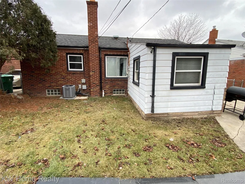 18100 Holland Avenue Eastpointe City, MI 48021