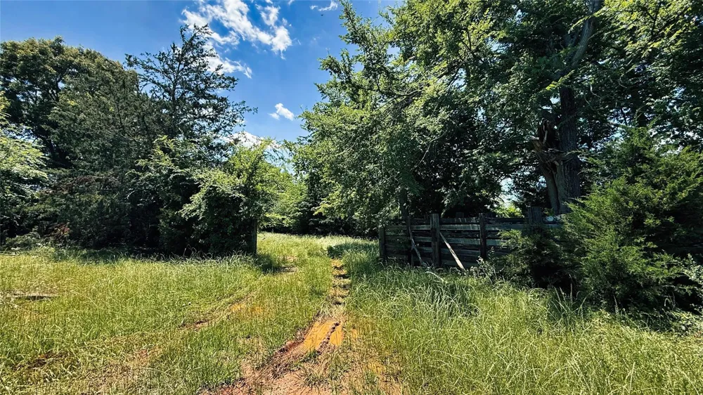 4 County Road 477 Henderson, TX 75654