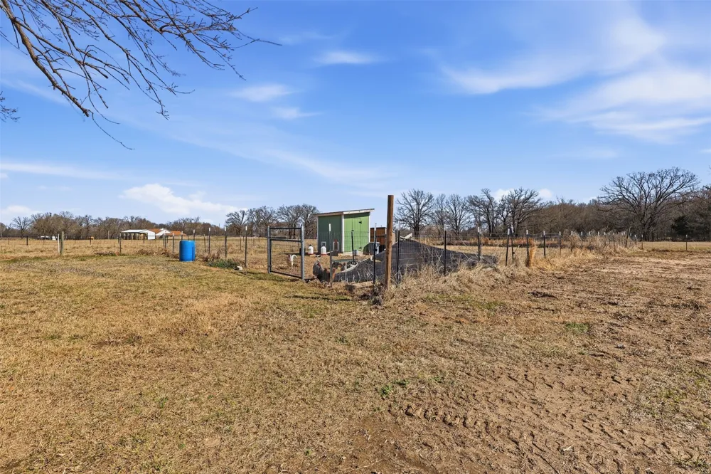 397 Rs County Road 4452 Point, TX 75472