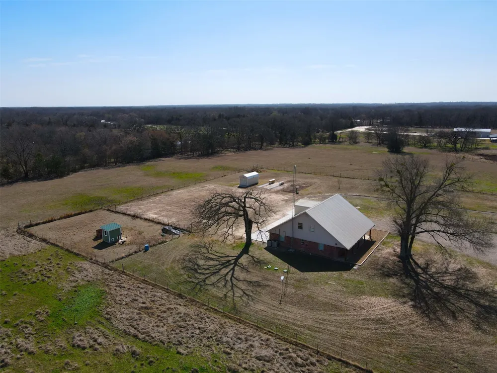 397 Rs County Road 4452 Point, TX 75472