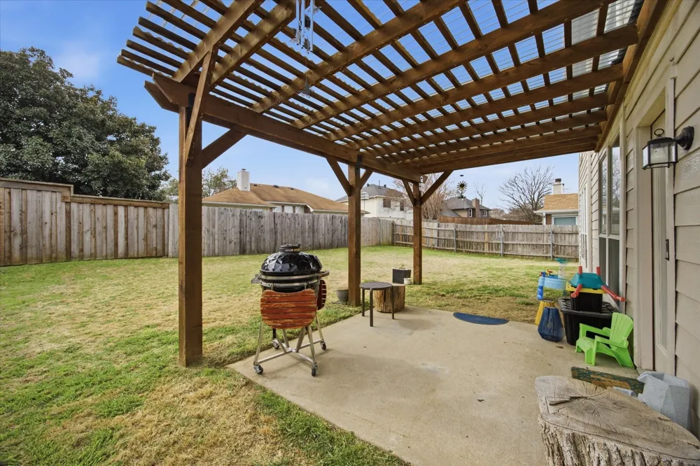322 Sweet Leaf Lane Lake Dallas, TX 75065