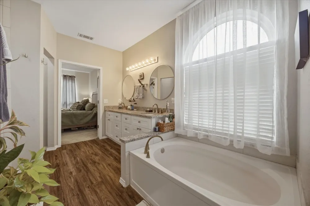 322 Sweet Leaf Lane Lake Dallas, TX 75065