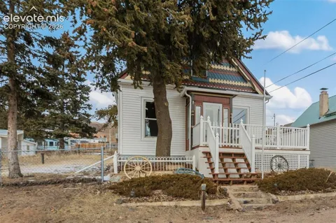 211 Spicer Avenue
