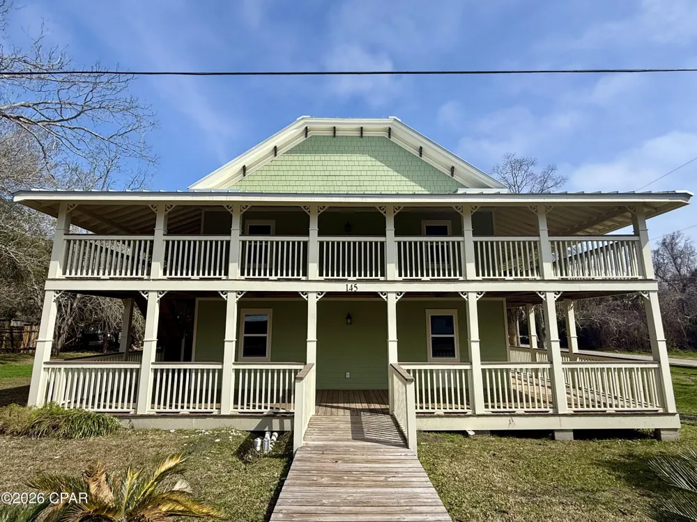 145 6th Street Apalachicola, FL 32320