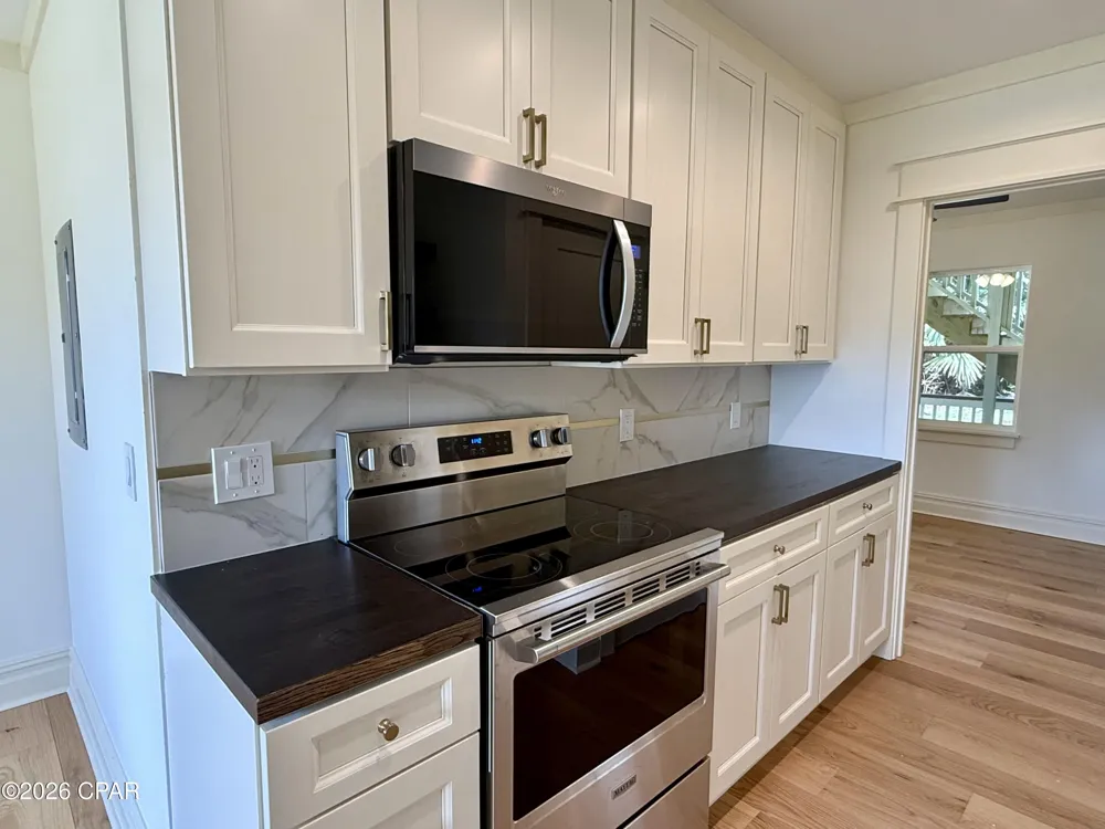 145 6th Street Apalachicola, FL 32320